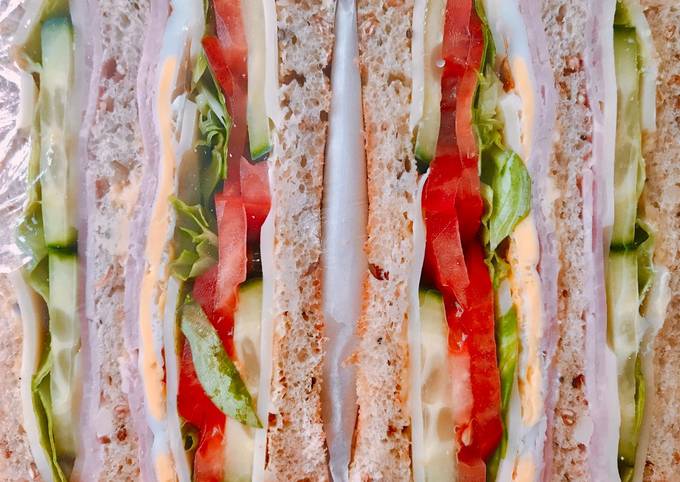 Bánh mì kẹp phô mai thịt nguội
