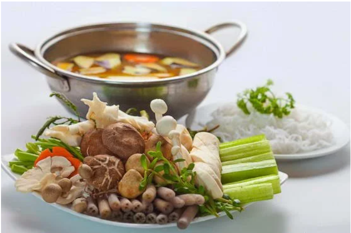 Gà nấu nấm đậm đà hương vị